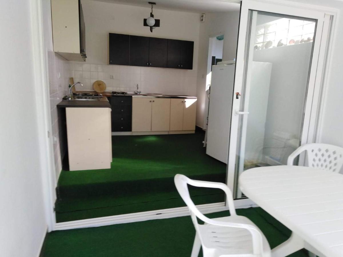 Apartments Free Parking Big Garden Peroj Exterior foto